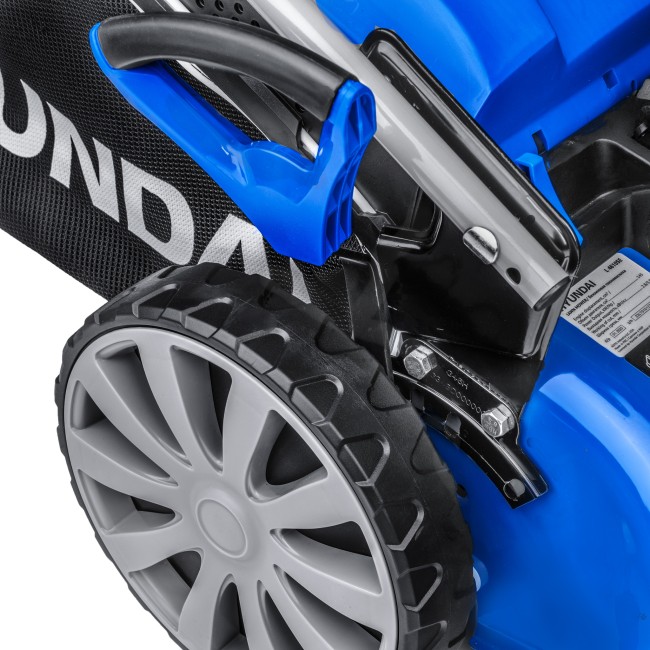 Самоходная бензиновая газонокосилка Hyundai L 4610SE с электростартером Самоходная бензиновая газонокосилка Hyundai L 4610SE с электростартером