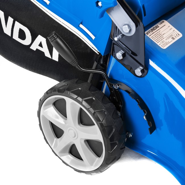 Бензиновая газонокосилка HYUNDAI L 4310S Бензиновая газонокосилка HYUNDAI L 4310S